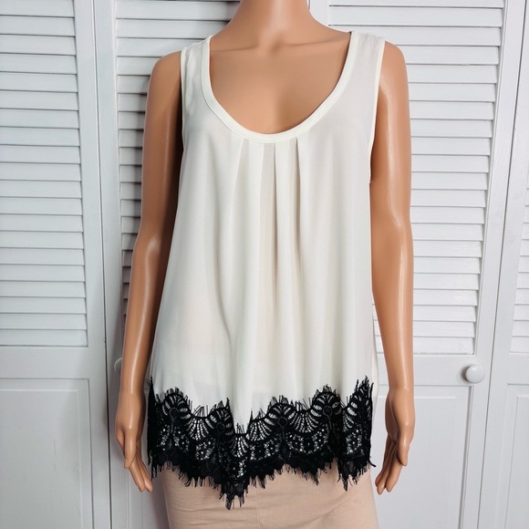 2/$25 EXPRESS White Sleeveless Lightweight Polyester Blouse Size Large - Picture 1 of 7